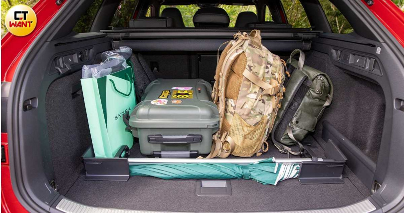 行李廂容積達690公升,將後座打平後,載物空間更可擴充到1,920公升。(圖╱黃耀徵攝)
