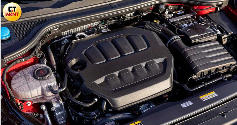 搭載2.0升渦輪增壓引擎,可輸出265 ps/rpm最大馬力與40.8kgm/rpm最大扭力。(圖╱黃耀徵攝)