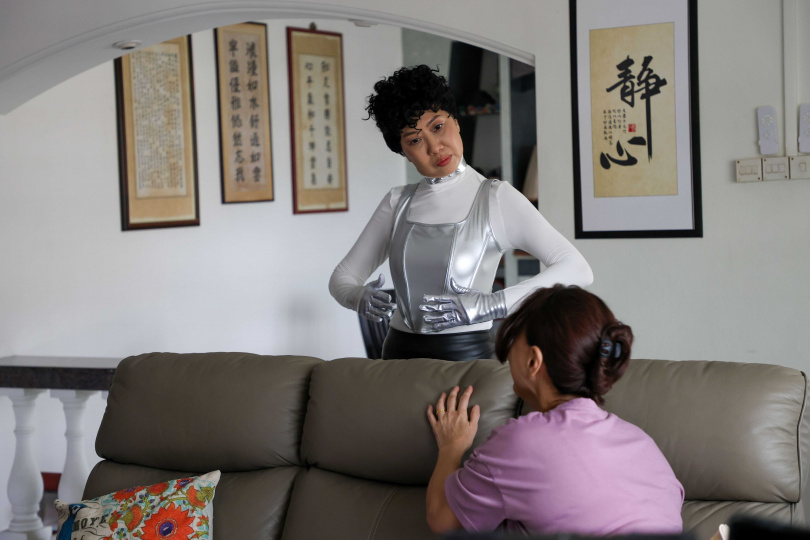 莫小玲演出《AI拼才會贏》天天演到腰酸背痛。（圖／華映提供）