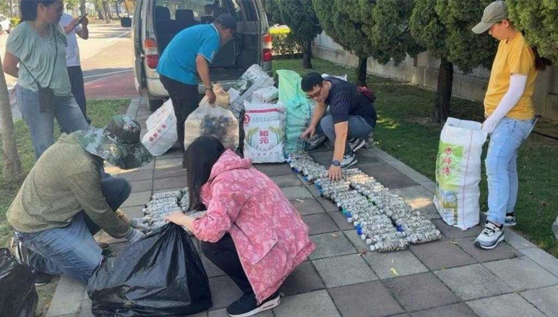 嘉義縣推集滿1瓶保特瓶菸蒂兌換現金，吸引民眾熱烈回響。（圖／嘉縣環保局提供真）
