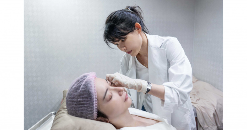 ▲樂樂堅持選擇擁有原廠認證、保障的醫美品牌。(圖片提供/星和醫美)