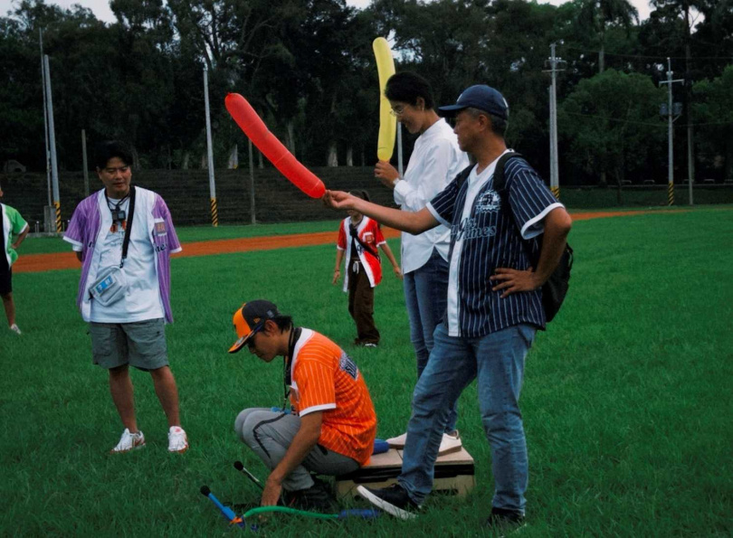 南投縣長許淑華（右2）現身探班。（圖／中視提供）
