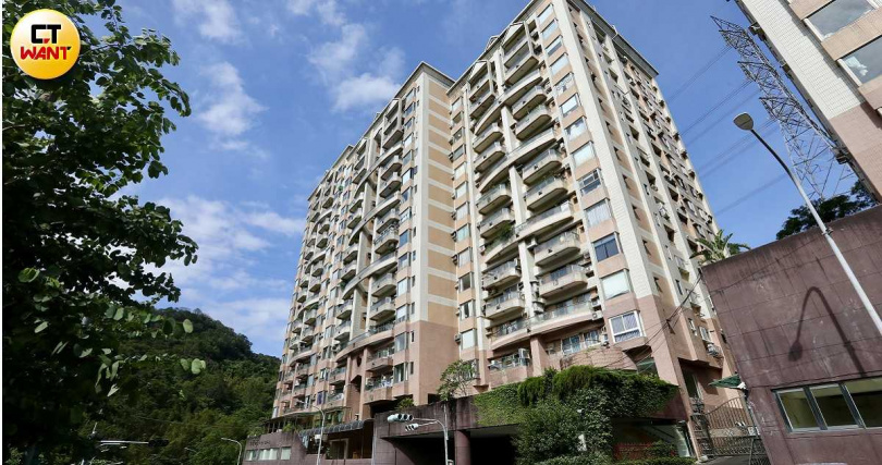 A酒商聽從李全教所言，貸款4500萬元買下位於深坑的不動產，花費2000萬元裝潢。（圖／方萬民攝）