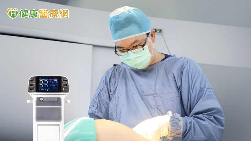 擔憂抽脂後鬆垮的肌膚嗎？整形外科李兆翔醫師建議抽脂時搭配最新的二代電漿緊膚技術來收縮組織，協助改善肌膚緊實狀態