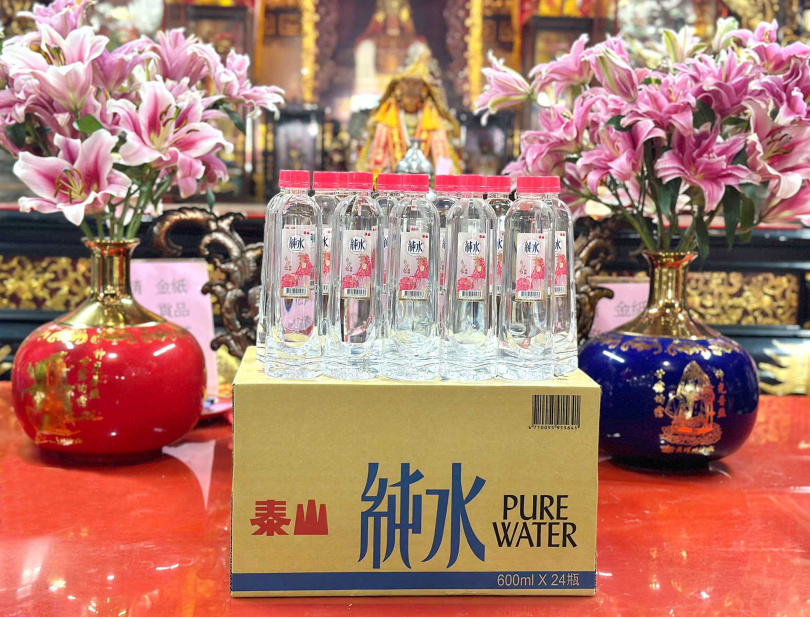 泰山純水聯名款帶動業績成長，特別為今年白沙屯媽祖聯名款備貨近50萬箱。（圖／泰山提供）。