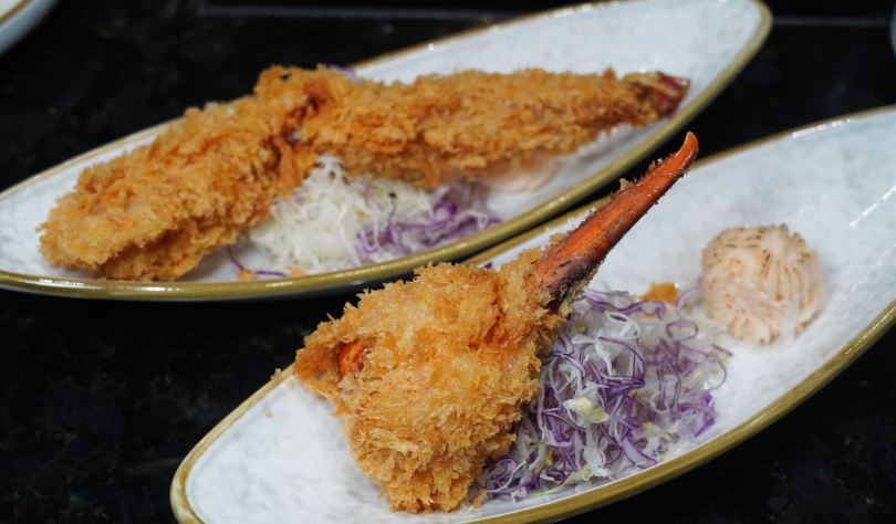 「帝王蟹明太子天婦羅」、「龍蝦明太子天婦羅」在酥脆麵衣下仍保有海鮮清甜。（圖／魏妤靜攝）