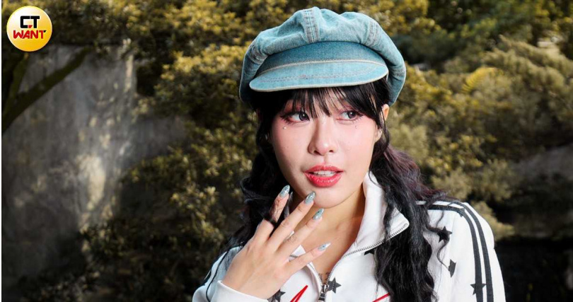 C.Holly希望用作品替年輕人發聲。（圖／林士傑攝）