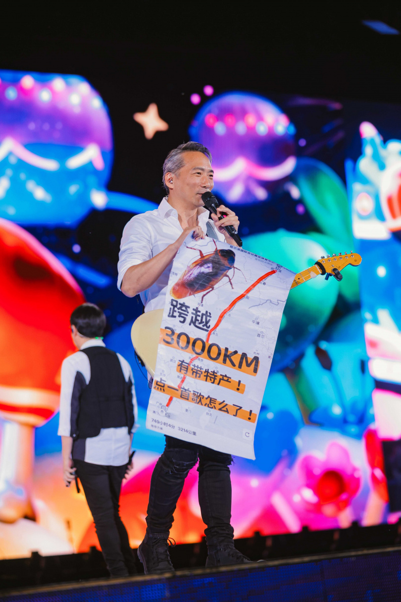 五月天瑪莎驚喜探班告五人。（圖／相信音樂提供）