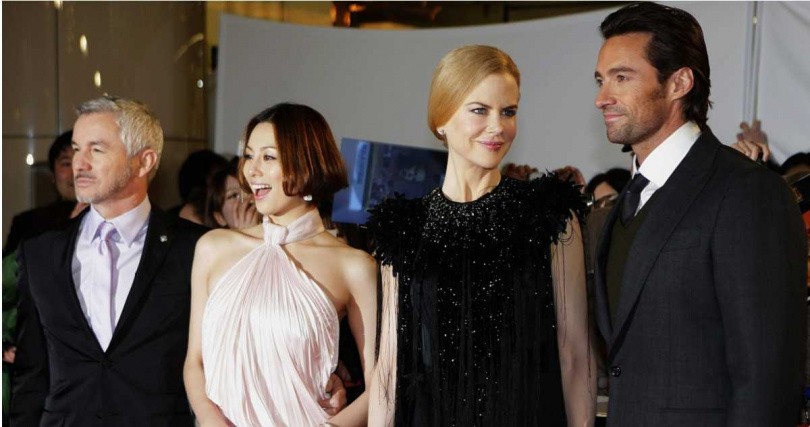 先前米倉涼子出席節目錄製或見面會時與粉絲互動,微笑握手或揮手致意畫面。