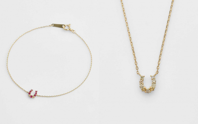 (圖/agete 10K 馬蹄紅寶手鍊、agete 18K 馬蹄鑽石項鍊)