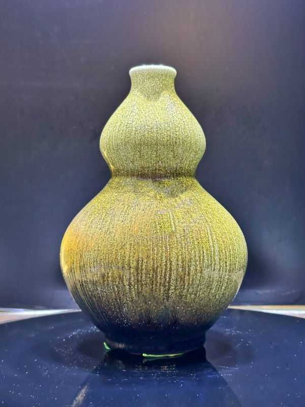 何志隆翡翠青瓷作品「青玉葫蘆」。（圖／雅園溏提供）