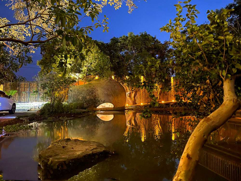 雅園溏夜間的璀璨風景。（圖／吳德亮攝影）