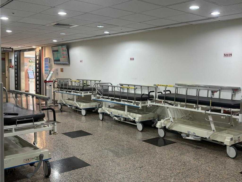 台大急診大廳近日已不見大量暫留病床。(圖/報系資料照)