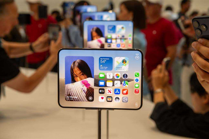 iPhone Duo與iPad mini部分用途重疊,費德里吉坦言,新機確實可能填補部分小尺寸平板需求。