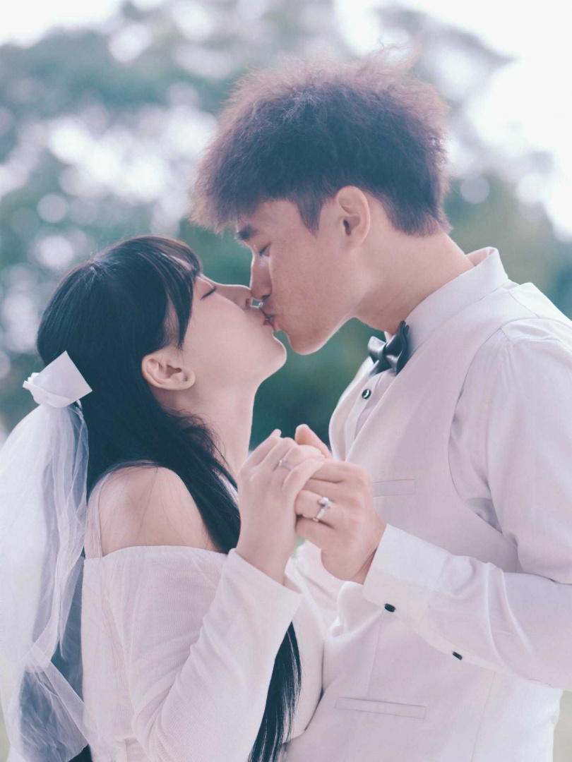 據悉婚宴當天傍晚,心韻和林承飛會先在池畔純白教堂舉行證婚儀式。(圖/翻攝自心韻FB)