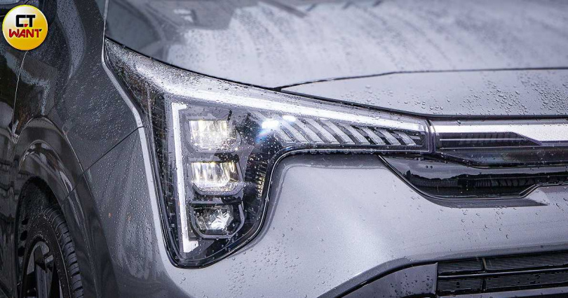 車頭為新款直列式LED頭燈組,搭配Star Map日行燈。(圖╱黃威彬攝)