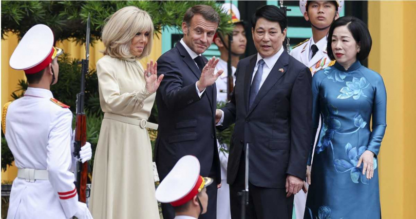 馬克宏在越南河內親自回應：「影片是真的」。（圖／達志／美聯社）