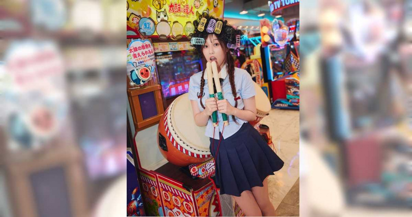 慘敗的安吉扮起包租婆。（圖／索尼音樂提供）