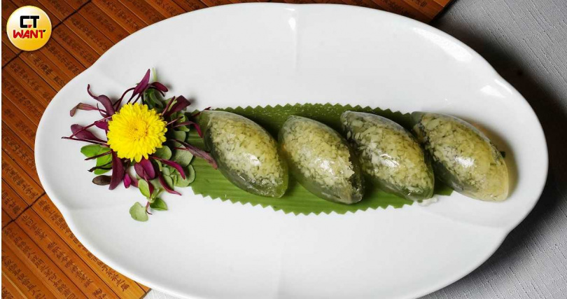 「水晶皮蛋子薑」外觀透亮、內裡酸爽帶甜。(480元,圖/魏妤靜攝)