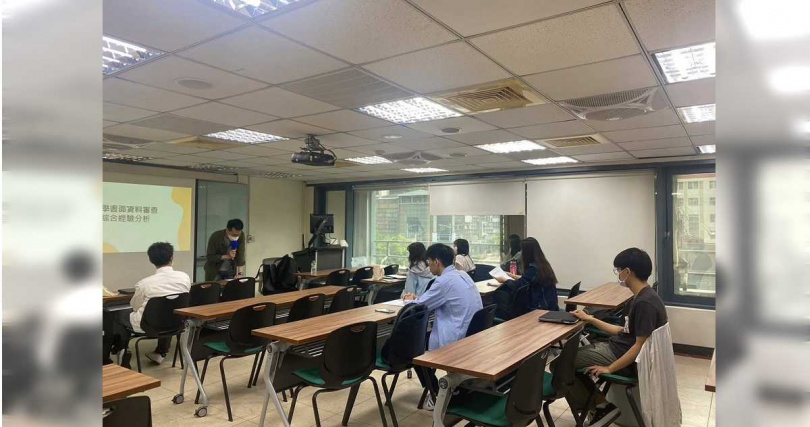 除海外遊學團外，EDC專長探索中心也主打各個各樣的營隊供學生家長選擇。（圖／非當事人、翻攝自EDC專長探索中心臉書）