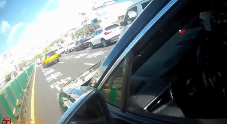 警方盤查時,林姓駕駛一度求情要警方給個機會。(圖/警方提供)