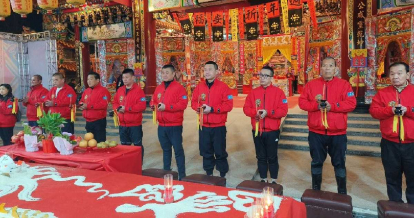 洲美三王宮的委員們全程親自參拜（圖／洲美三王宮提供）。