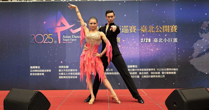 英國UK大賽19歲新星組拉丁第三名王子綸與錡子媗（圖／2025國標舞亞巡賽提供）。