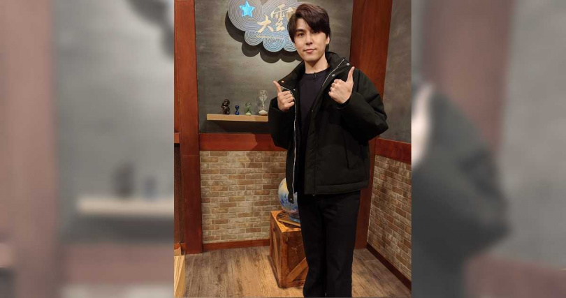 從2018年開始，志祺七七每天固定7點在自己的頻道更新內容，持續至今長達6年之久。（圖／八大提供）