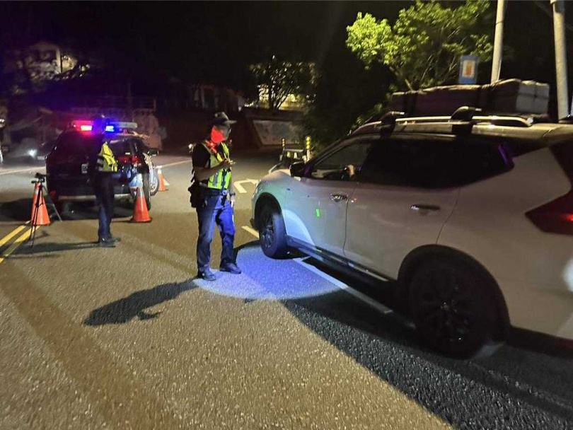 桃園市警察局各分局持續執行「雷霆除暴專案」成果豐碩，警方將加強執行專案嚴正遏止違法亂象。（圖／警方提供）