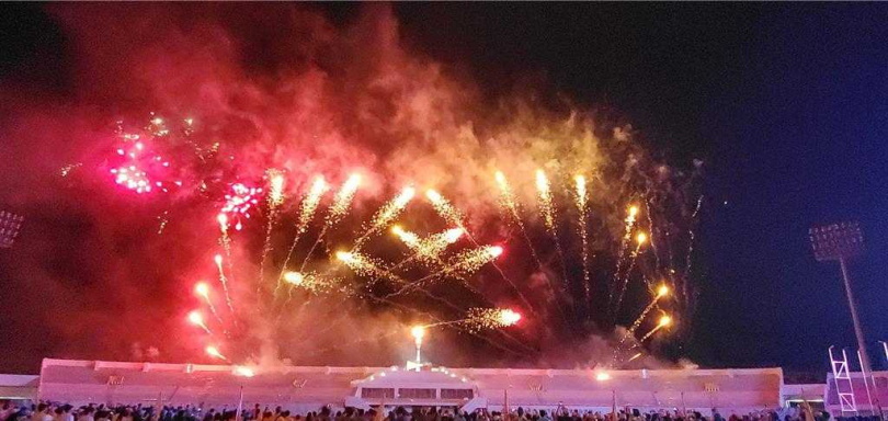 開幕式以點燃聖火、精彩煙火秀畫下句點。（圖／中國時報周麗蘭攝）