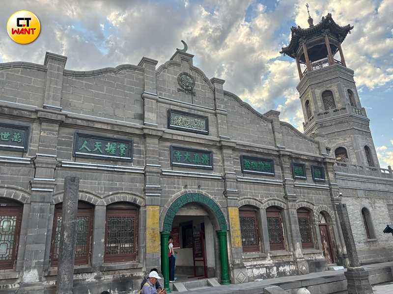 清真大寺最早建於唐代，現存建築群是清乾隆年間重建，見證了回族在大同的悠久歷史。（圖╱王若攝）