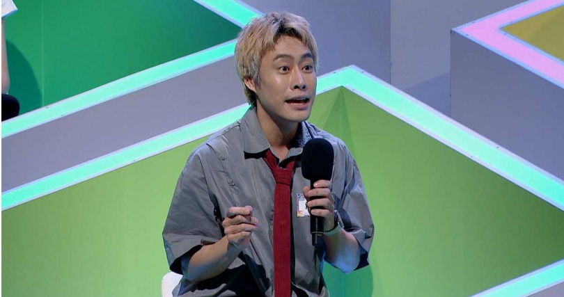 陳栢青訓練AI變成海明威。(圖/小公視提供)