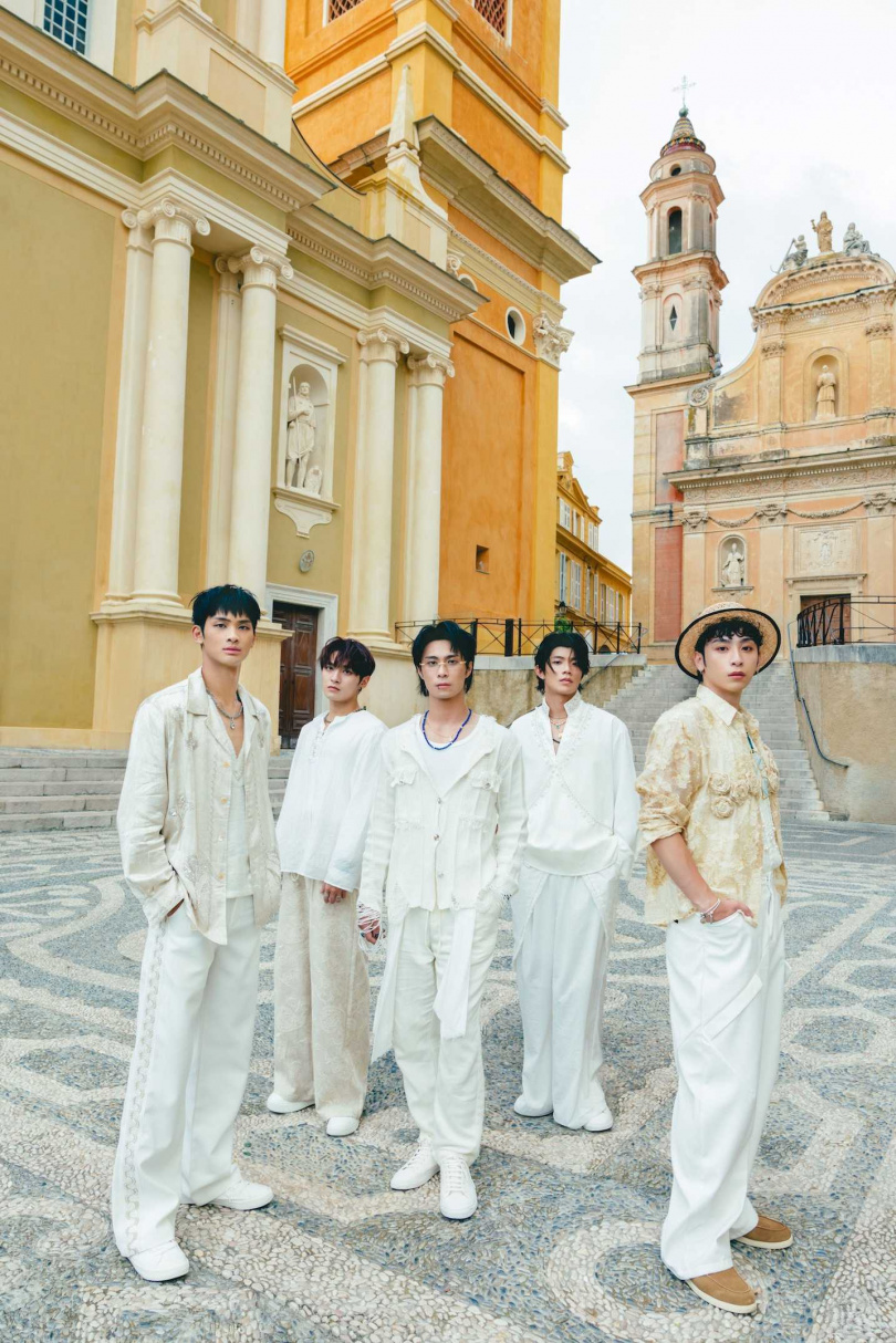 FEniX新歌MV遠赴南法拍攝。（圖／華納提供）