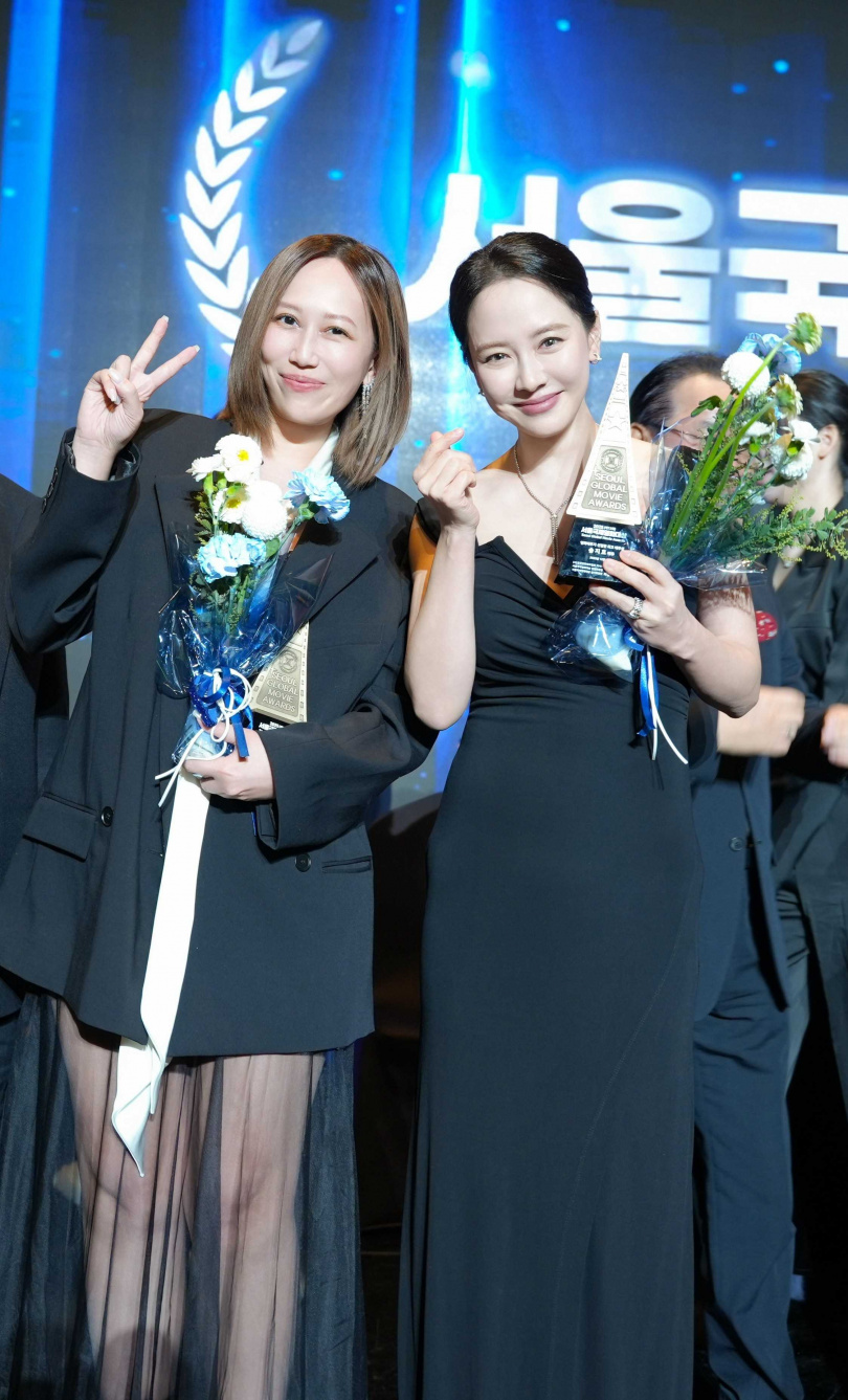 瑪菲司在典禮遇偶像宋智孝。(圖/菲娛樂文創提供)