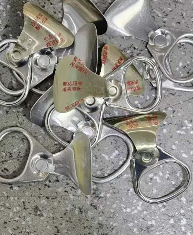 陳姓男子涉嫌大量製作假中獎拉環，持續跨區兌換啤酒長達半年。（圖／翻攝自溫州晚報）