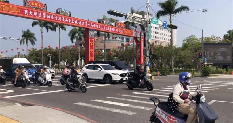 台南市府目前在安平、歸仁，以及鹽水等四處路口，試辦智慧路口計畫，未來會視推廣成效，擴大到全台南。（圖／民視新聞）