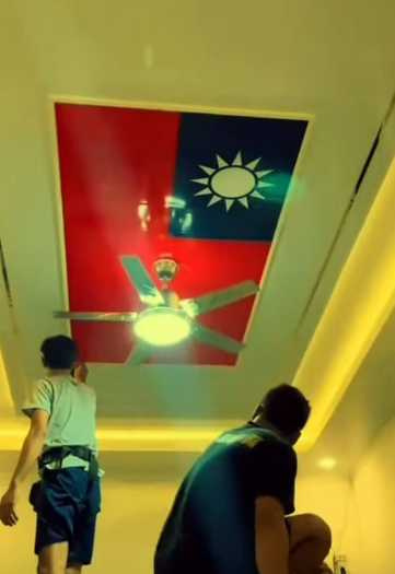 印尼人新房驚見中華民國國旗。(圖/翻攝自臉書)