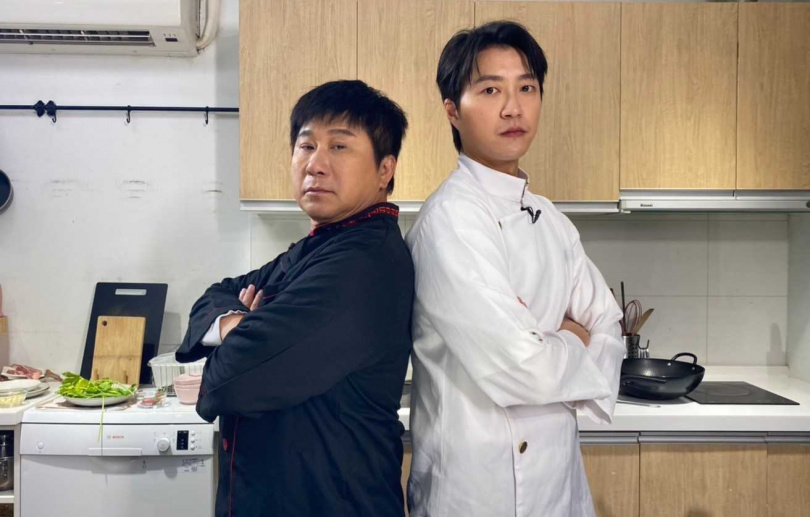 江宏傑看胡瓜顧聊天，把對方趕到一邊。（圖／下面一位提供）