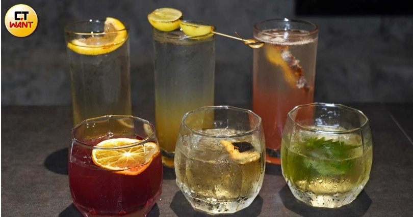 Drizzle by Fourplay冠軍調酒師Allen打造6款聯名調飲，調酒330元、無酒精調飲280元。（圖／魏妤靜攝）