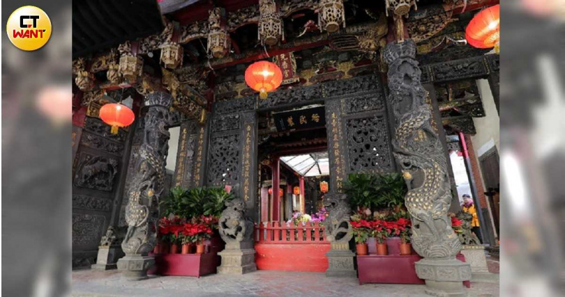三重區先嗇宮是地方信仰中心,如今已邁入堂堂271年頭,香火鼎盛而莊嚴肅穆,隨時歡迎信眾到訪。(圖/周志龍攝)