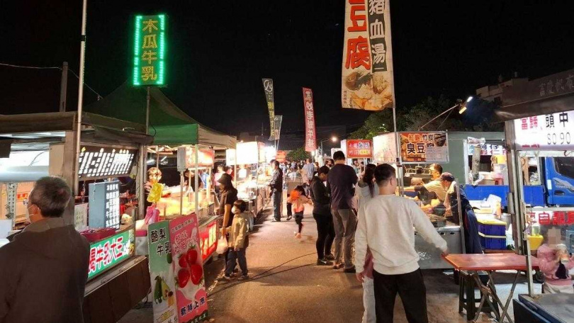 彰化花壇夜市驚傳只營業到5月底，有知情者透露，因為有建商買下夜市所在的土地。（圖／翻攝自臉書／花壇人俱樂部2）