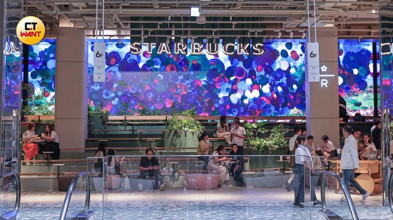全台最大星巴克。（圖／李宗明攝）