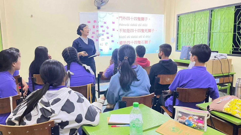 台灣除本地市場外，也同步擴大經營海外華語文市場，於僑校設置「台灣華語文學習中心」，推動文化交流。圖為泰北僑校華語教師教學情形。（圖／翻攝自Saojang SaeWang臉書）
