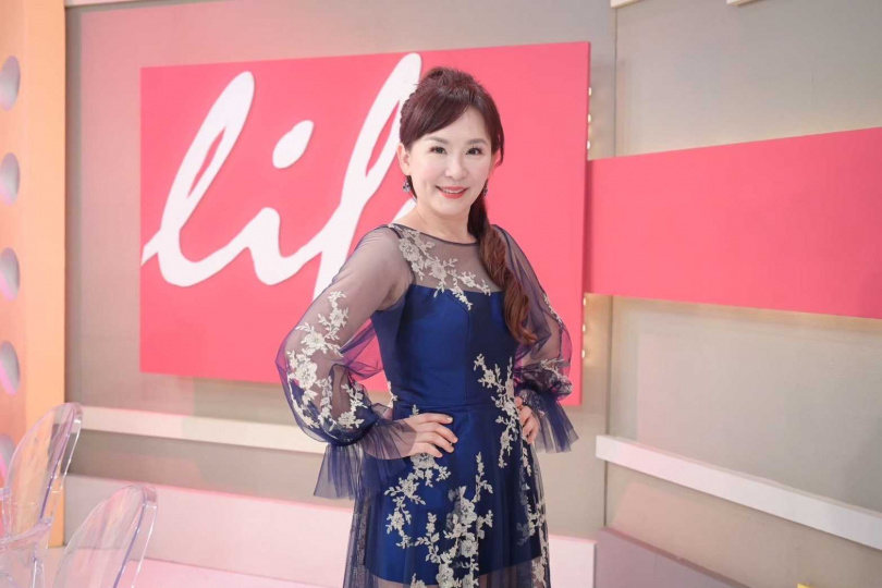 主持人:陳力瑜。永遠要先愛自己喔! (圖片提供/健康最前線)