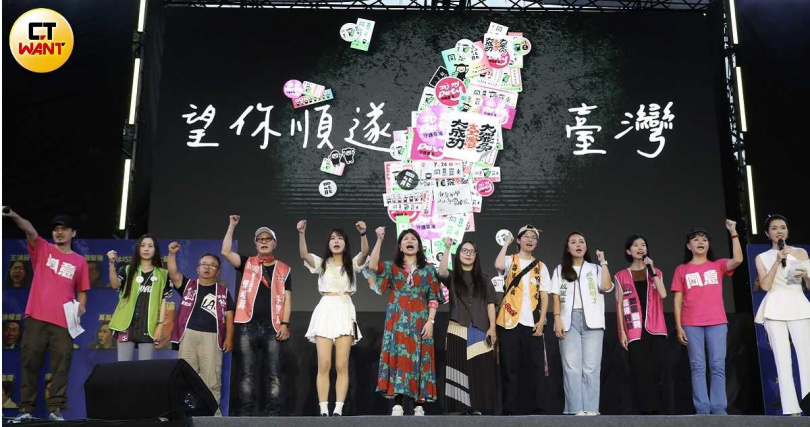 藍白民間監票部隊都擔心藍委挺過第一波大罷免後，會產生懈怠、僥倖心態，進而放棄追究對中選會選務工作的鞭策。圖為罷團反共護台志工聯盟舉辦「決戰國會、公民不退」活動（圖／劉耿豪攝）