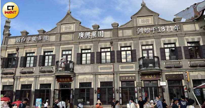 煙台昔日是重要的通商口岸，與歐美各國接觸甚早，在海濱的朝陽老街上，至今仍保留許多西洋老建築。（圖╱王若攝）