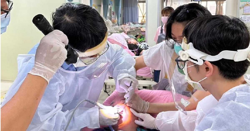 國際牙醫校友會理事長林宗億強調，海外牙醫學生同樣接受完整臨床訓練。（圖／民眾提供）