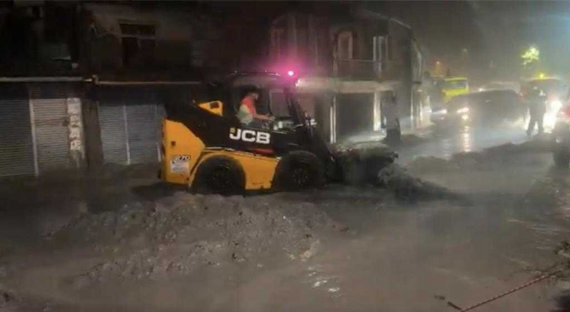 光復鄉大水稍退，到處都是淤泥。（圖／花蓮縣府提供）