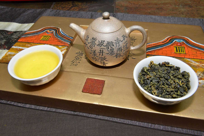 赤柯山經炭焙後的半球型烏龍茶風味特別迷人。（圖／吳德亮攝影）