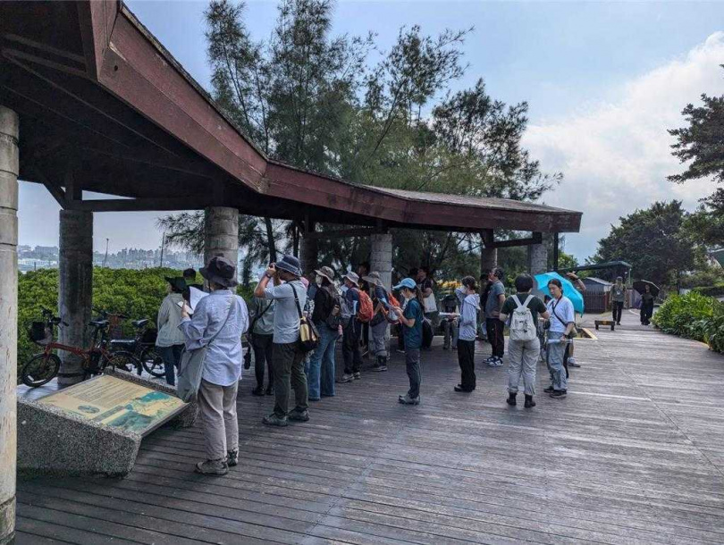 每到秋冬時節的挖子尾自然保留區，都會成為候鳥南遷的重要中繼站，正適合民眾前往欣賞鳥類停棲。（圖／新北市農業局提供）